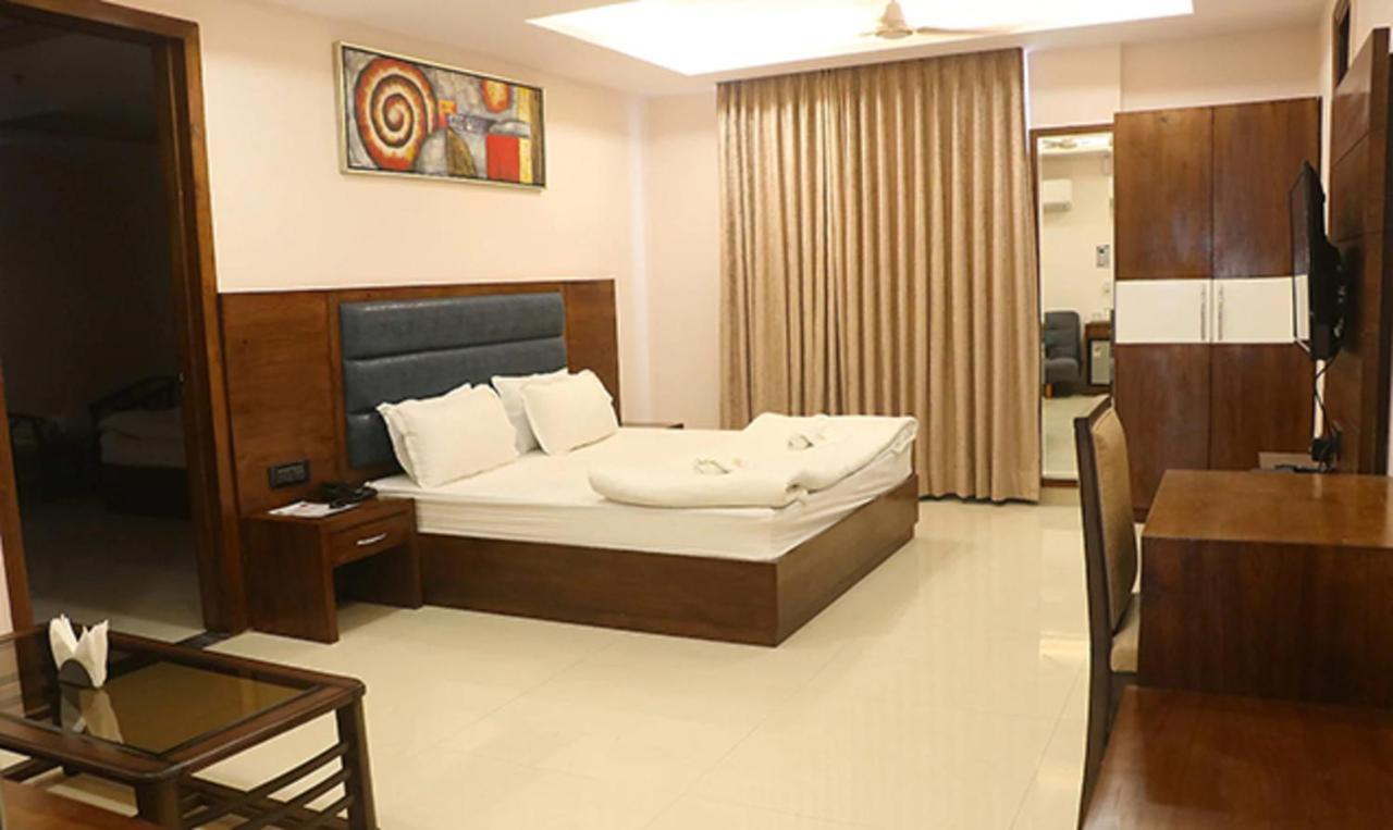 Fabhotel Mid Town Grand Панчкула Екстериор снимка
