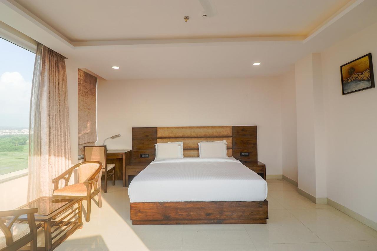 Fabhotel Mid Town Grand Панчкула Екстериор снимка