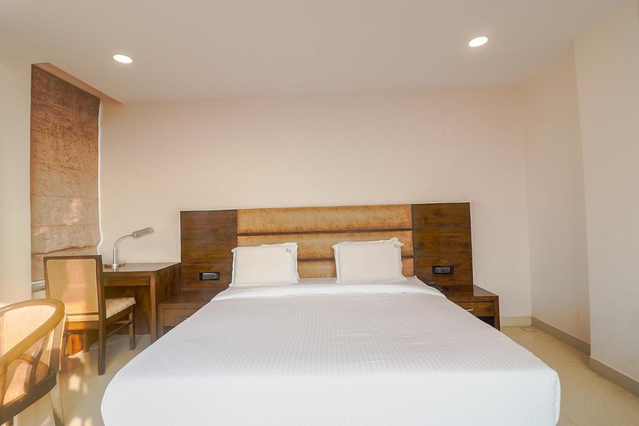 Fabhotel Mid Town Grand Панчкула Екстериор снимка