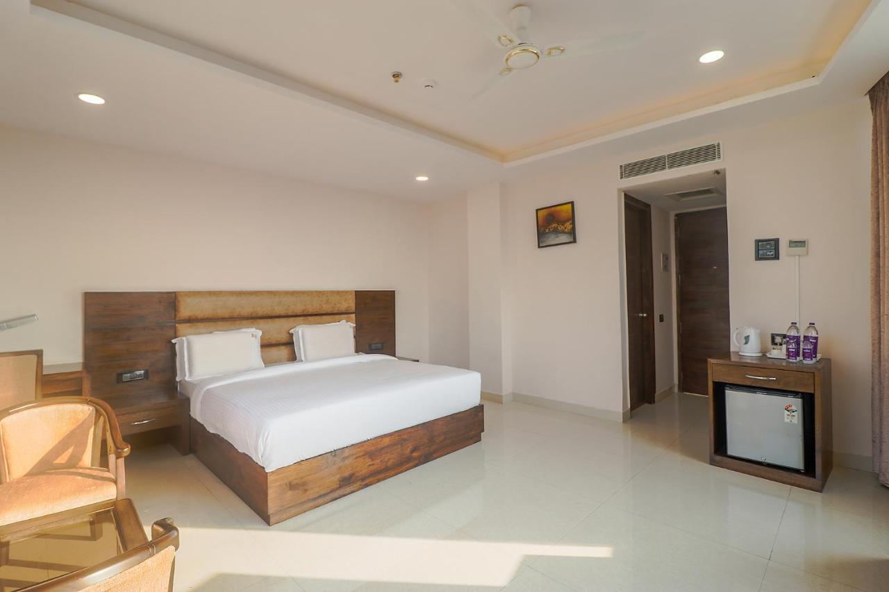 Fabhotel Mid Town Grand Панчкула Екстериор снимка