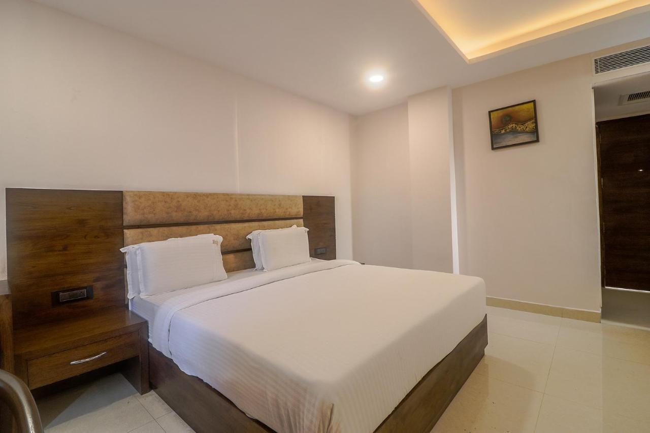 Fabhotel Mid Town Grand Панчкула Екстериор снимка