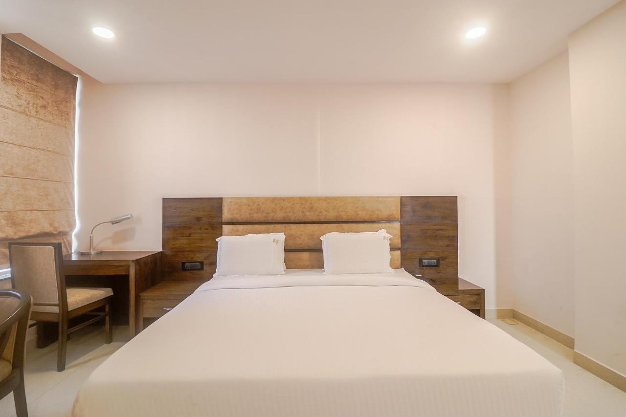 Fabhotel Mid Town Grand Панчкула Екстериор снимка