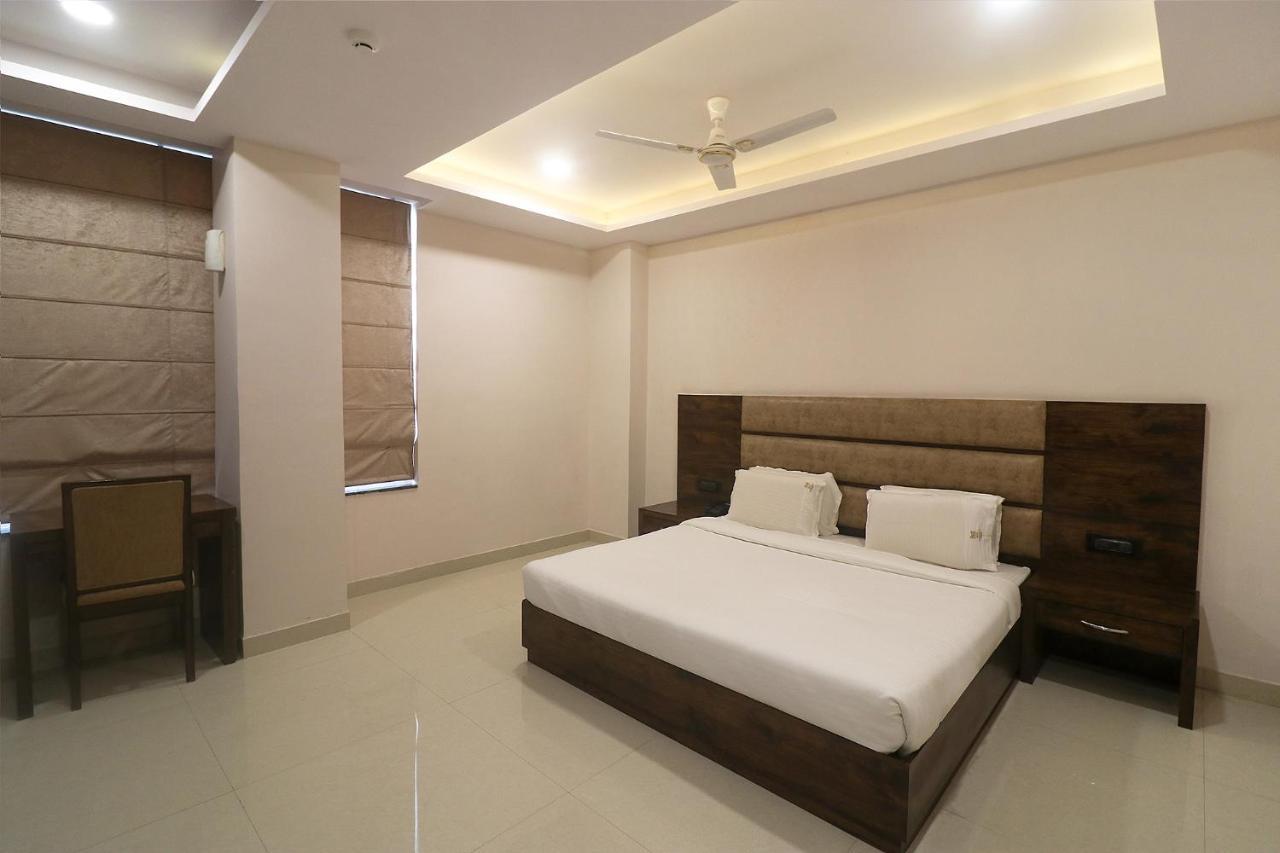 Fabhotel Mid Town Grand Панчкула Екстериор снимка