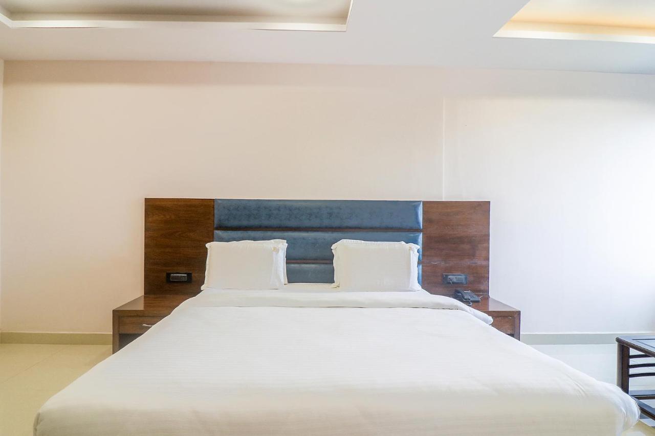 Fabhotel Mid Town Grand Панчкула Екстериор снимка
