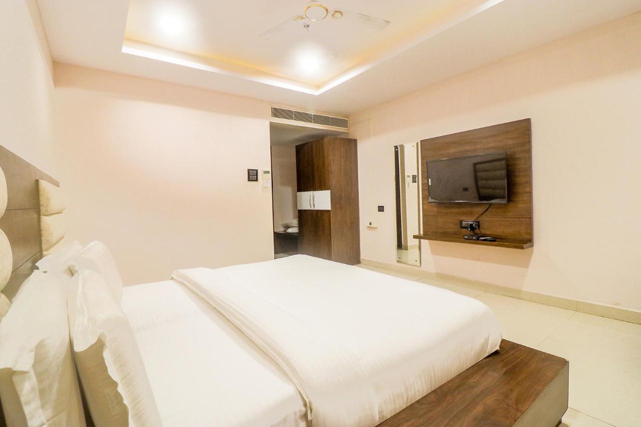 Fabhotel Mid Town Grand Панчкула Екстериор снимка
