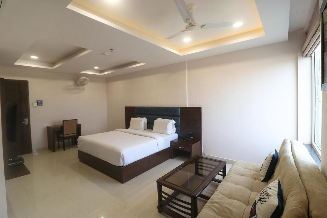 Fabhotel Mid Town Grand Панчкула Екстериор снимка