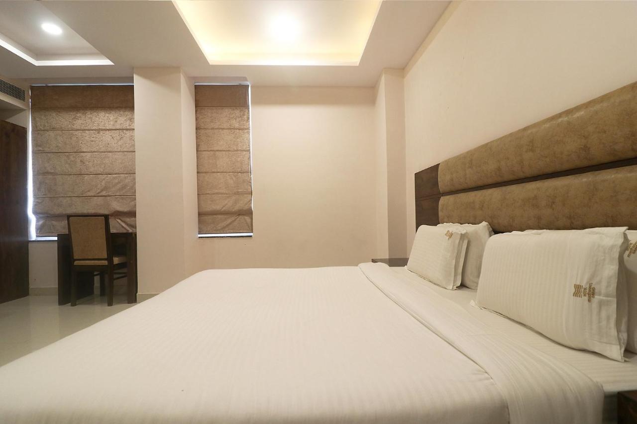 Fabhotel Mid Town Grand Панчкула Екстериор снимка