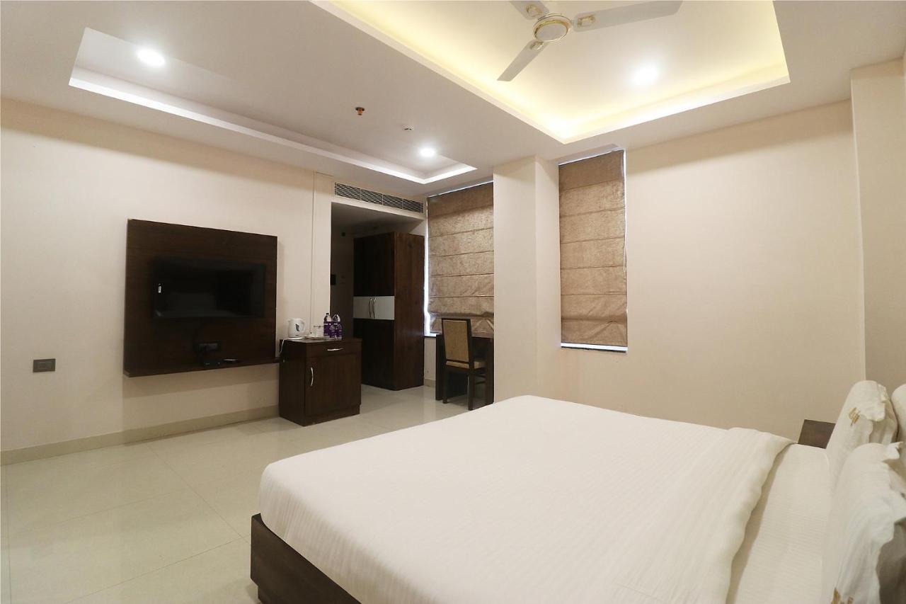 Fabhotel Mid Town Grand Панчкула Екстериор снимка