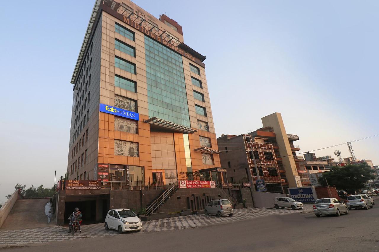 Fabhotel Mid Town Grand Панчкула Екстериор снимка