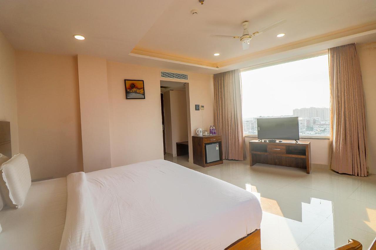 Fabhotel Mid Town Grand Панчкула Екстериор снимка
