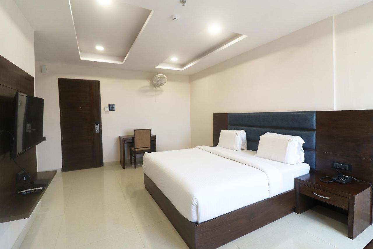 Fabhotel Mid Town Grand Панчкула Екстериор снимка
