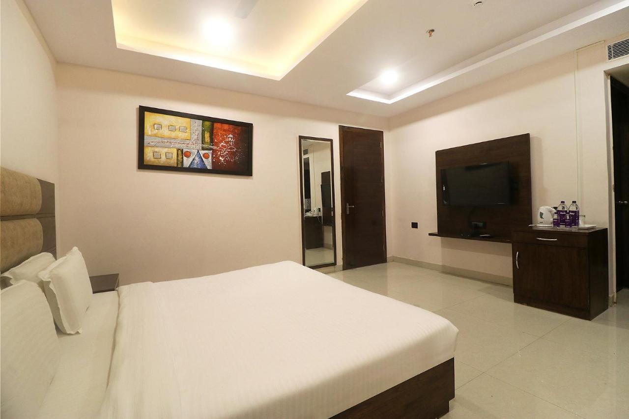 Fabhotel Mid Town Grand Панчкула Екстериор снимка