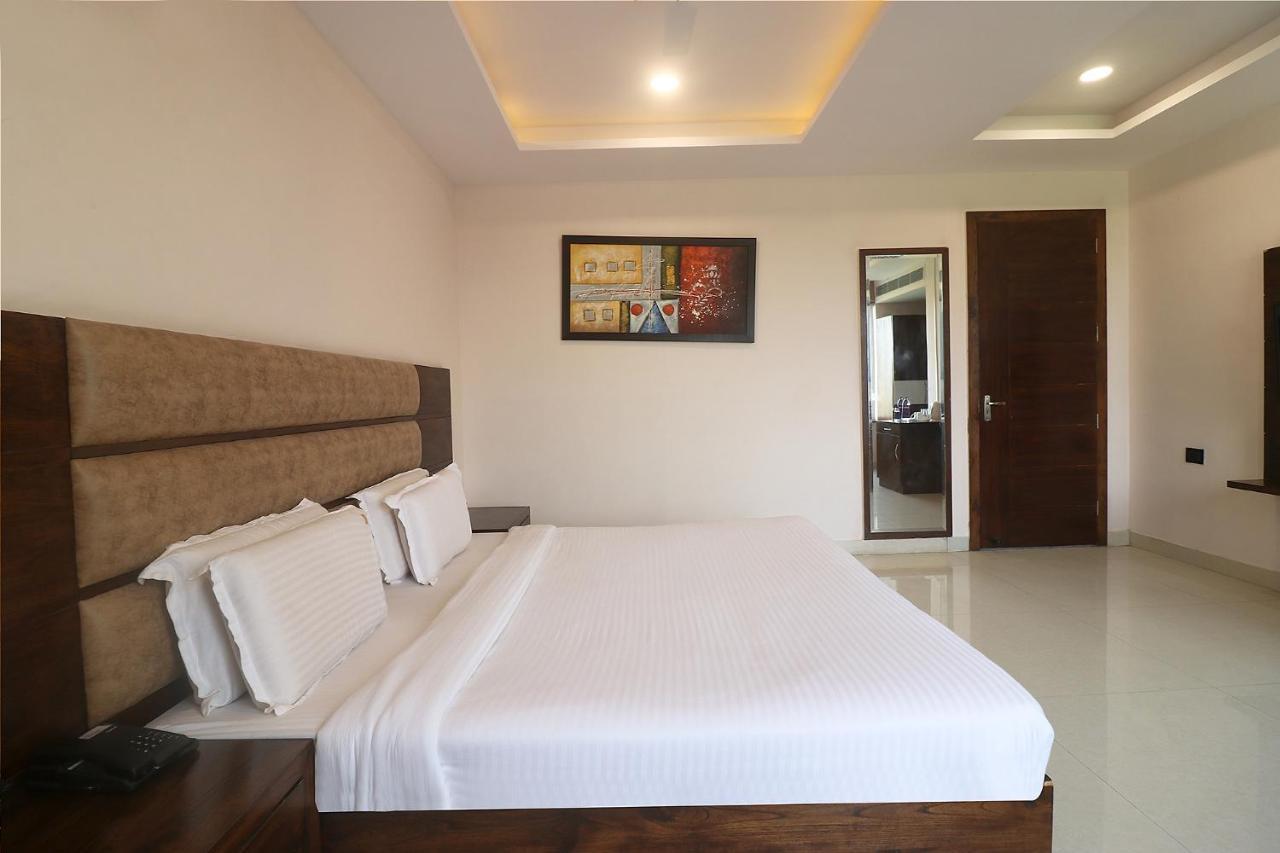 Fabhotel Mid Town Grand Панчкула Екстериор снимка