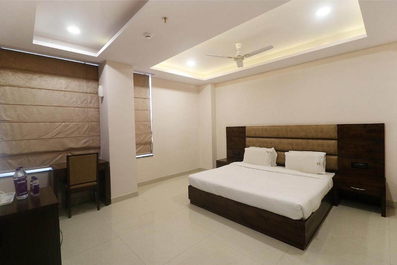 Fabhotel Mid Town Grand Панчкула Екстериор снимка