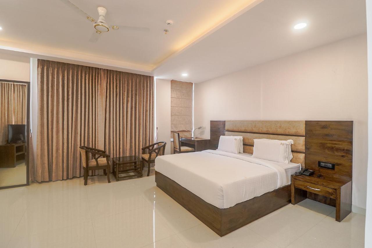 Fabhotel Mid Town Grand Панчкула Екстериор снимка